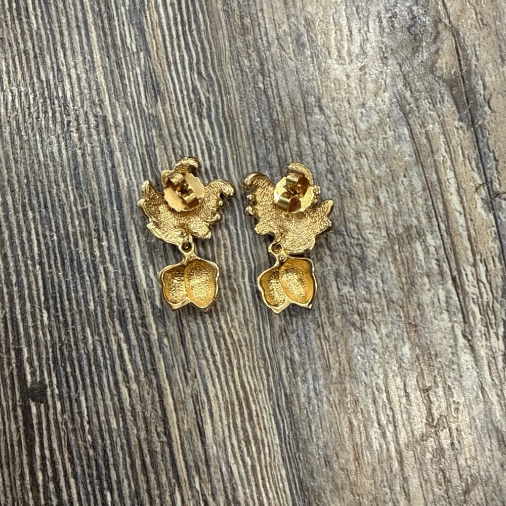 Avon Gold Leaf Acorn Earrings - Picture 2 of 3